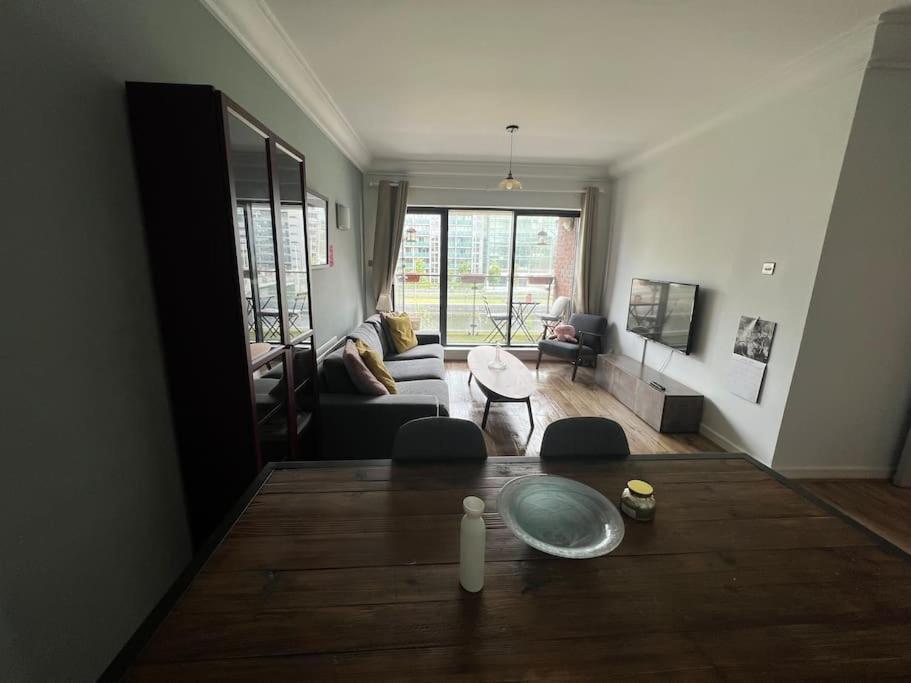 Stylish Flat With River View Apartment Dublin Exterior photo