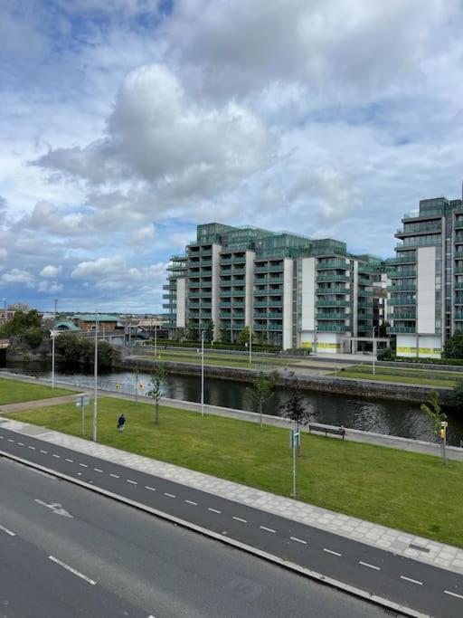 Stylish Flat With River View Apartment Dublin Exterior photo