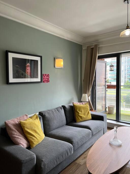 Stylish Flat With River View Apartment Dublin Exterior photo