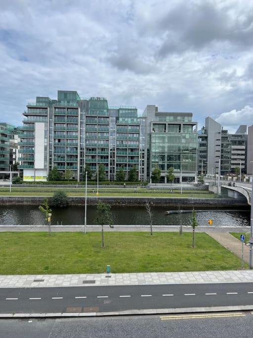 Stylish Flat With River View Apartment Dublin Exterior photo